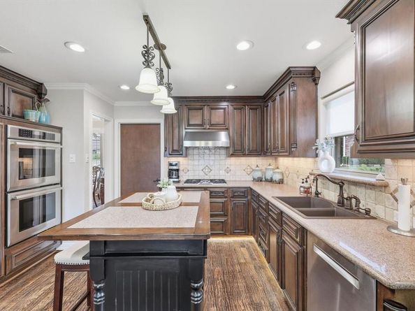 2208  Southern Court , Carrollton Texas 75006