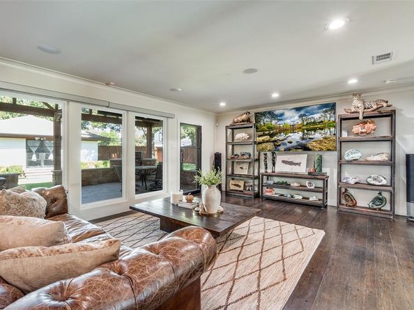 6015  Meadow Crest Drive , Dallas Texas 75230