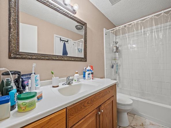 1019  Pleasant Valley Lane , Arlington Texas 76015