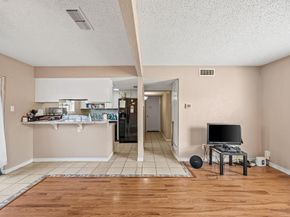 1019  Pleasant Valley Lane , Arlington Texas 76015
