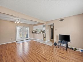 1019  Pleasant Valley Lane , Arlington Texas 76015