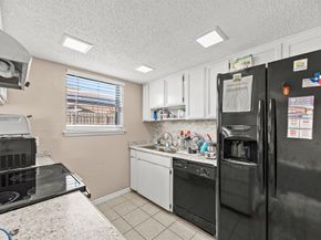 1019  Pleasant Valley Lane , Arlington Texas 76015