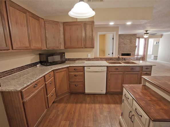 808  Arrow Wood Street , Benbrook Texas 76126