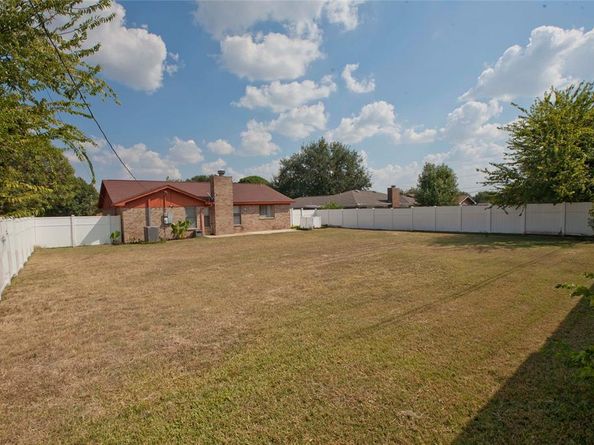 808  Arrow Wood Street , Benbrook Texas 76126