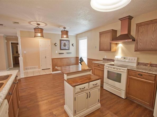 808  Arrow Wood Street , Benbrook Texas 76126