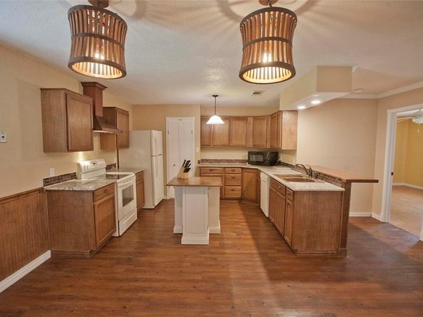 808  Arrow Wood Street , Benbrook Texas 76126