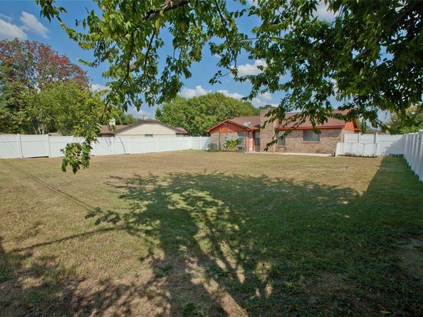 808  Arrow Wood Street , Benbrook Texas 76126