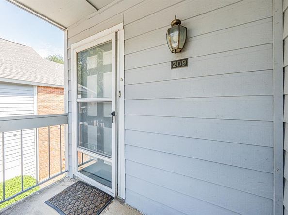 2101  Saint Michaels Drive  209, Arlington Texas 76011
