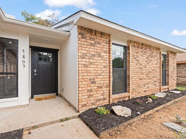 7805  Bermejo Road , Fort Worth Texas 76112