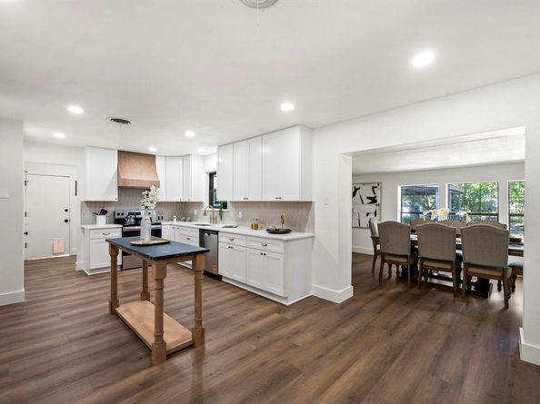 11329  Earlywood Drive , Dallas Texas 75218