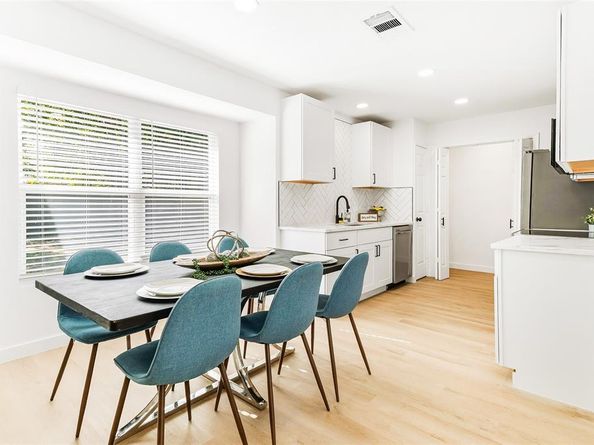 902  Warrington Court , Arlington Texas 76014