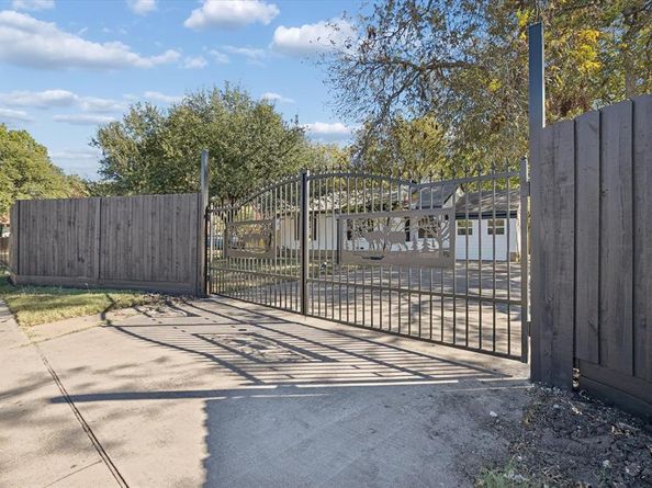 1626  Crest Ridge Drive , Dallas Texas 75228