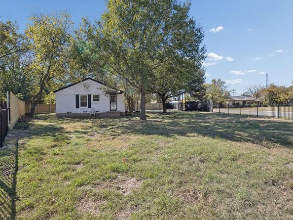 1626  Crest Ridge Drive , Dallas Texas 75228