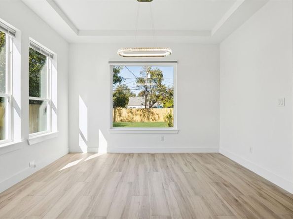 1035  Strickland Street , Dallas Texas 75211