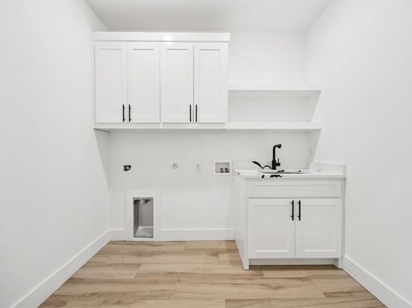 1035  Strickland Street , Dallas Texas 75211