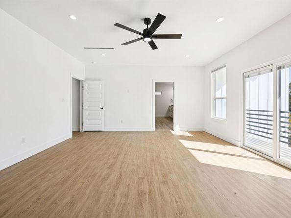 1035  Strickland Street , Dallas Texas 75211