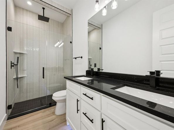 1035  Strickland Street , Dallas Texas 75211