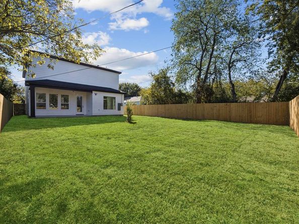 1035  Strickland Street , Dallas Texas 75211