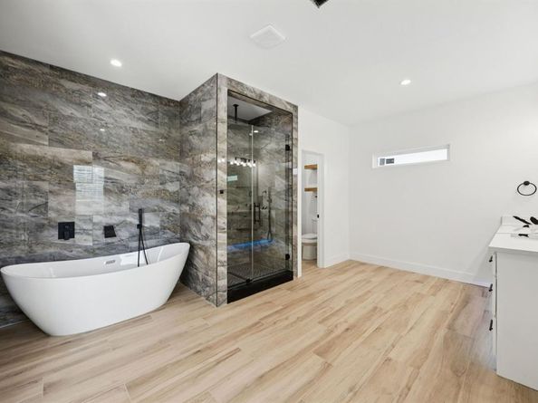 1035  Strickland Street , Dallas Texas 75211