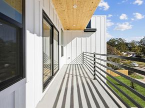 1035  Strickland Street , Dallas Texas 75211