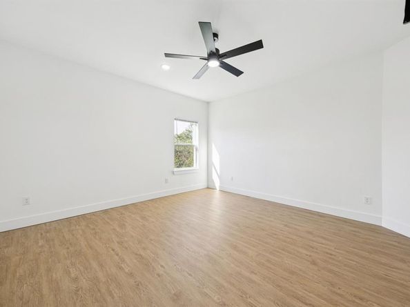 1035  Strickland Street , Dallas Texas 75211