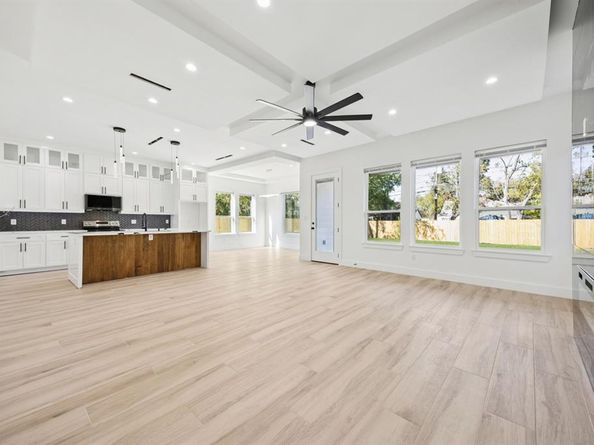 1035  Strickland Street , Dallas Texas 75211