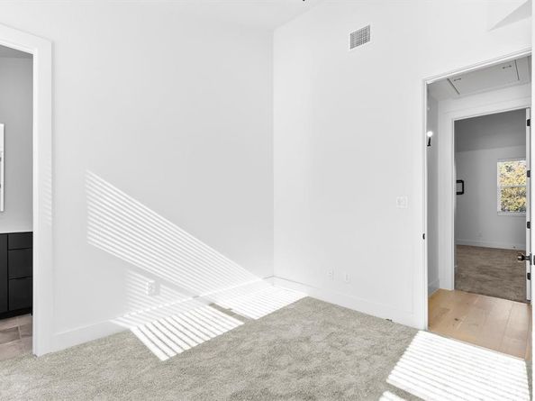 1147 N Madison Avenue  104, Dallas Texas 75208