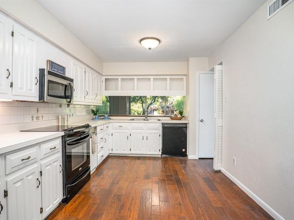 2945  Country Place Circle , Carrollton Texas 75006