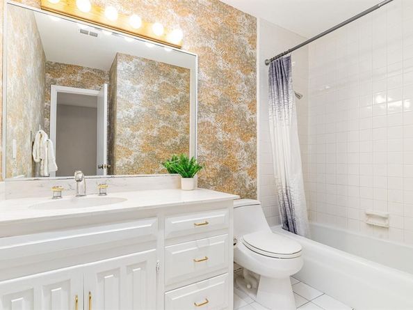 2945  Country Place Circle , Carrollton Texas 75006