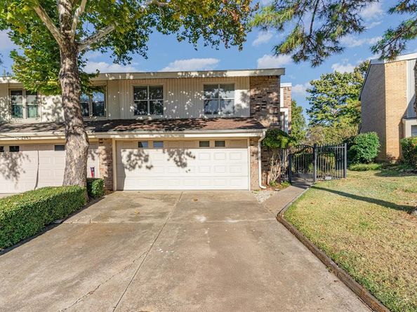 2945  Country Place Circle , Carrollton Texas 75006