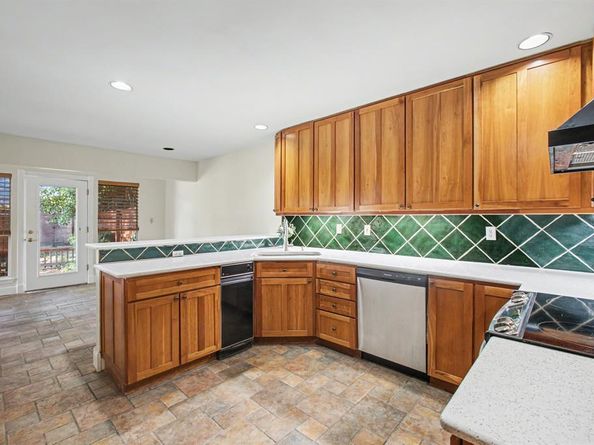 2920  Shady Lake Circle , Carrollton Texas 75006