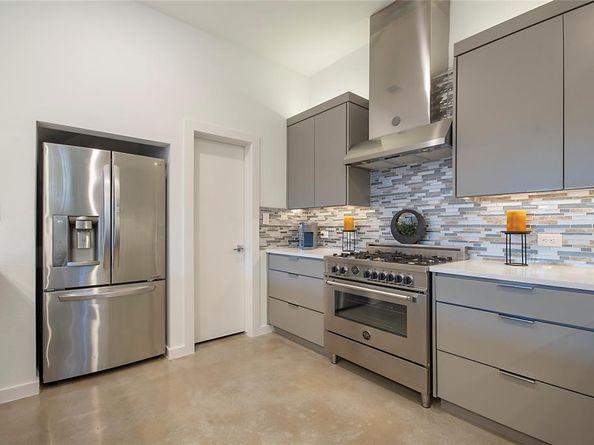 2210  Lola Court , Dallas Texas 75206