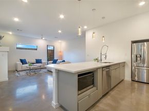 2210  Lola Court , Dallas Texas 75206