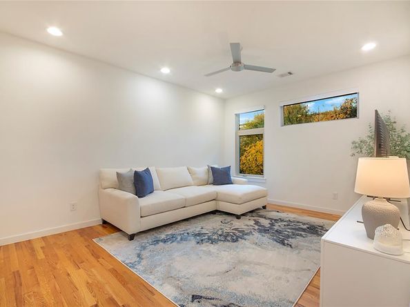 2210  Lola Court , Dallas Texas 75206