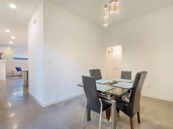 2210  Lola Court , Dallas Texas 75206