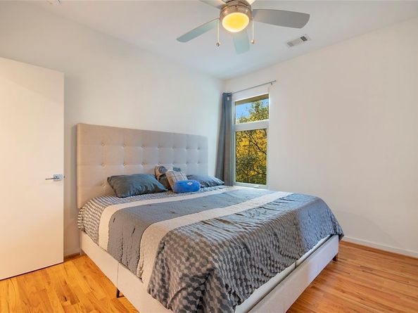 2210  Lola Court , Dallas Texas 75206