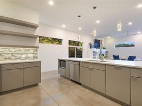 2210  Lola Court , Dallas Texas 75206