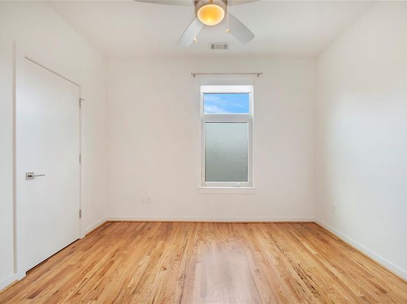 2210  Lola Court , Dallas Texas 75206