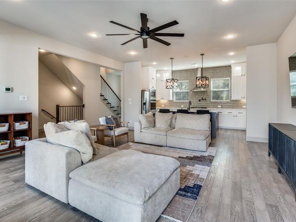 1434  Elevado Drive , Dallas Texas 75212