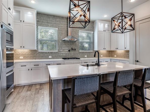 1434  Elevado Drive , Dallas Texas 75212