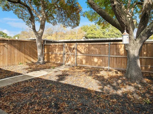 13641  Flagstone Lane , Dallas Texas 75240