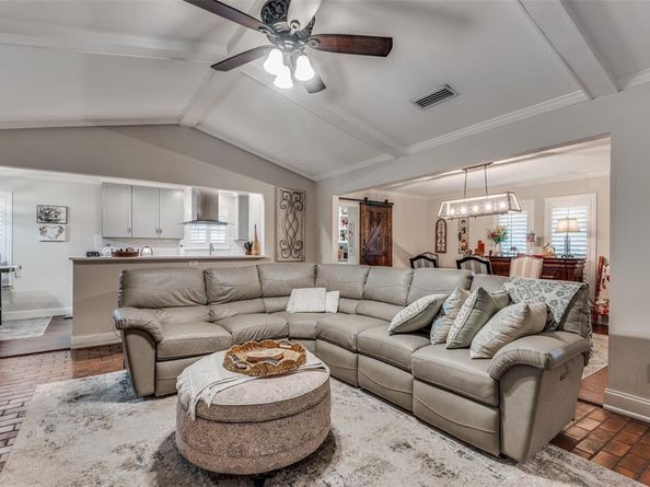 3946  Candlenut Lane , Dallas Texas 75244