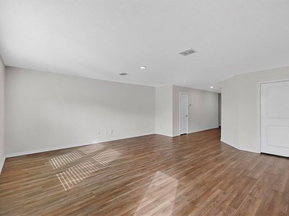 9206  Marilyn Place , Dallas Texas 75227