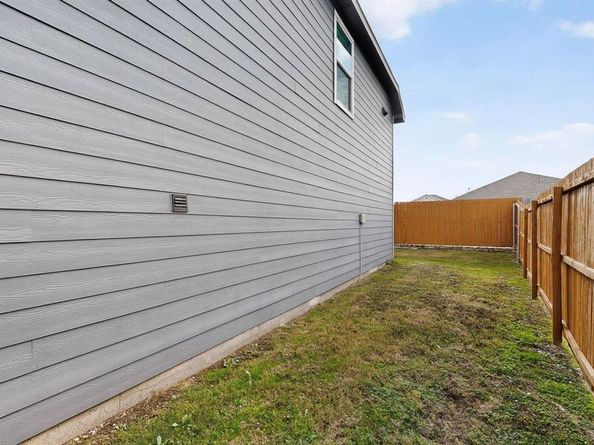 9206  Marilyn Place , Dallas Texas 75227