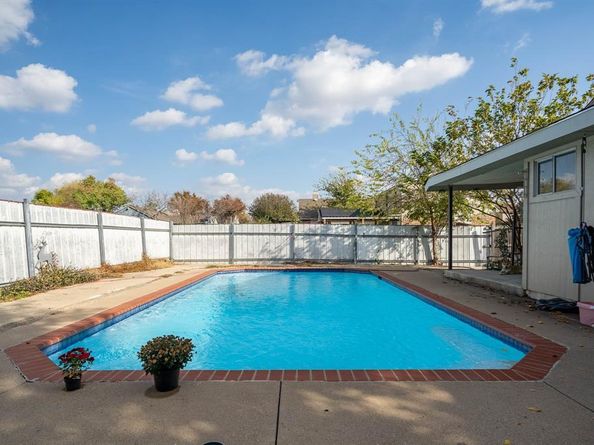 9319  Rutherglen Drive , Dallas Texas 75227