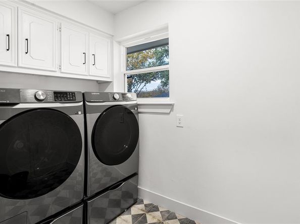 1513  Carriage Lane , Garland Texas 75043