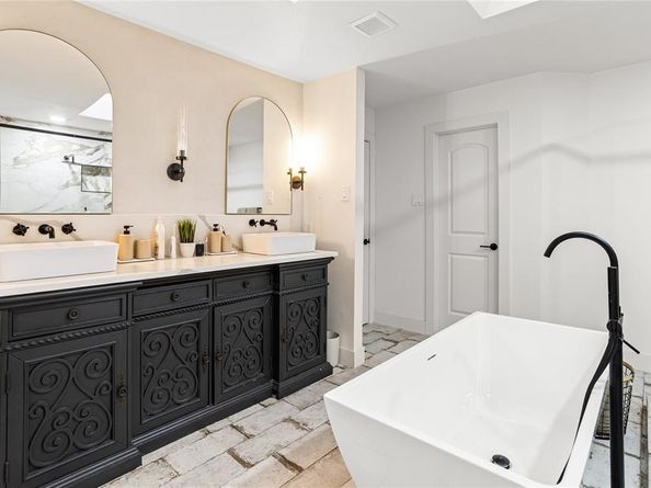 1513  Carriage Lane , Garland Texas 75043