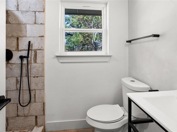 1513  Carriage Lane , Garland Texas 75043