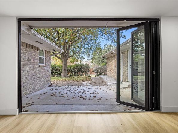 1513  Carriage Lane , Garland Texas 75043