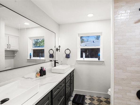 1513  Carriage Lane , Garland Texas 75043